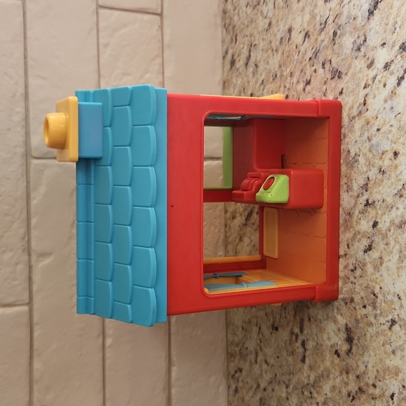 Early Learning Centre Toy Store and Truck - Picture 3 of 5